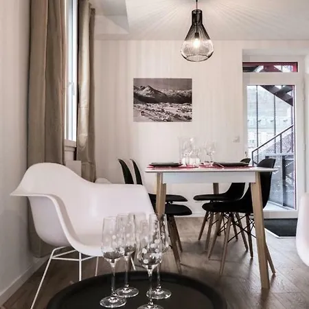 Aux Deux Pics - Tucou Et Monne